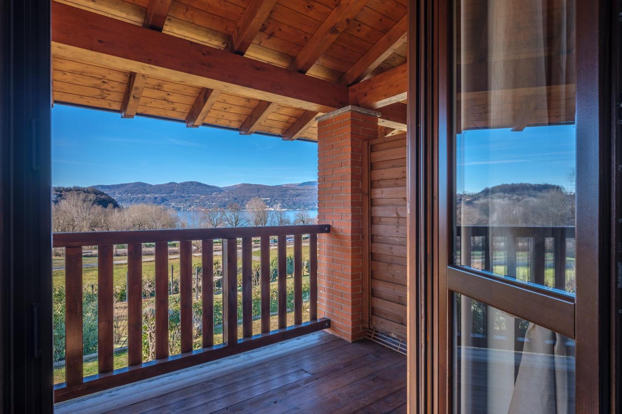 La Luna Nel Lago Lake View Garden - Happy Rentals Ispra Exterior foto