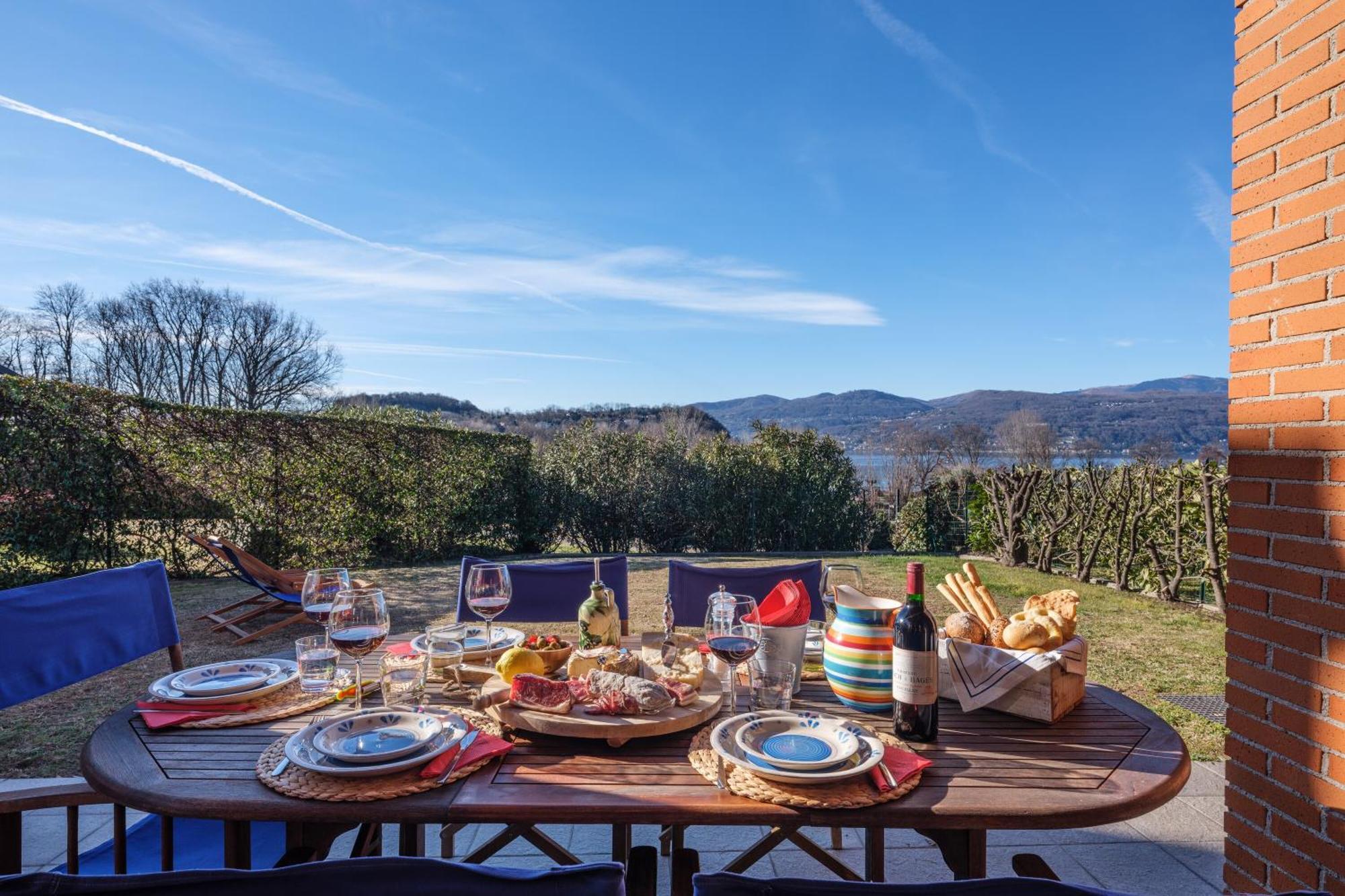 La Luna Nel Lago Lake View Garden - Happy Rentals Ispra Exterior foto